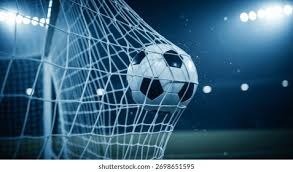 选手与果盘妹亲密接触被拍！网友称其对不起谈了8年的女友！其回应被女友绿了2次！