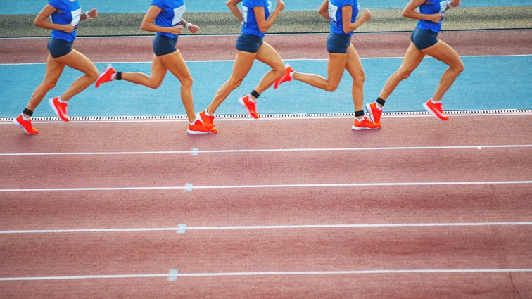 拉锯战！火箭三分12中三陷被动：杜兰特12分七板，乌度卡场边抱怨