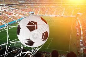 每体：杰拉德·马丁在左中卫上的表现，比其当左后卫时更亮眼